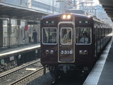 梅田行の古豪3300系電車